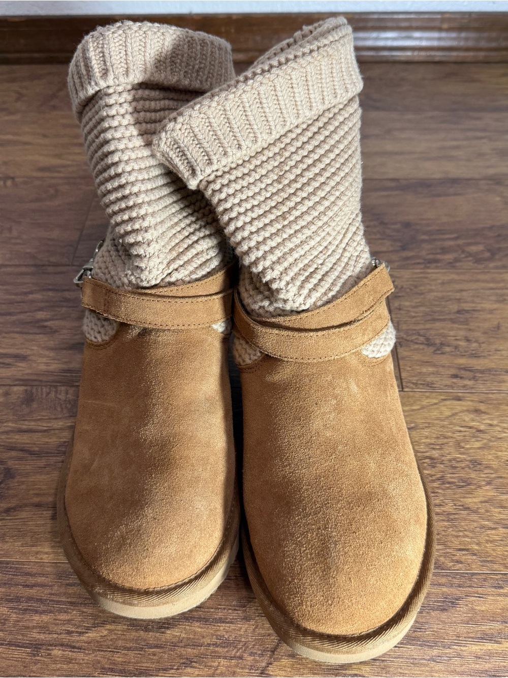 UGG Women’s Size 8 Tan Suede Knit Cuff Ankle Boots Buckle Winter Cozy
